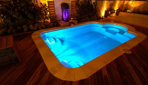 Leisure-Pools_Courtyard-Roman_20_Crystal-Blue_US_2015-3-600x347 (1)