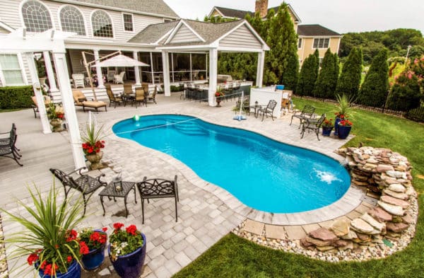 Leisure-Pools_Riviera_34_Crystal-Blue_US_2019-1-of-1-9-600x393