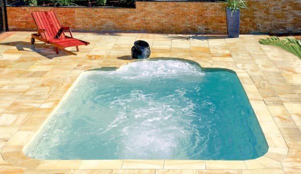 LeisurePools_CourtyardRoman_20_DiamondSand_AU_2020-600x347