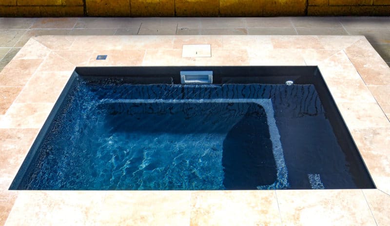 LeisurePools_FijiPlunge_EbonyBlue_AU_2015-800x463