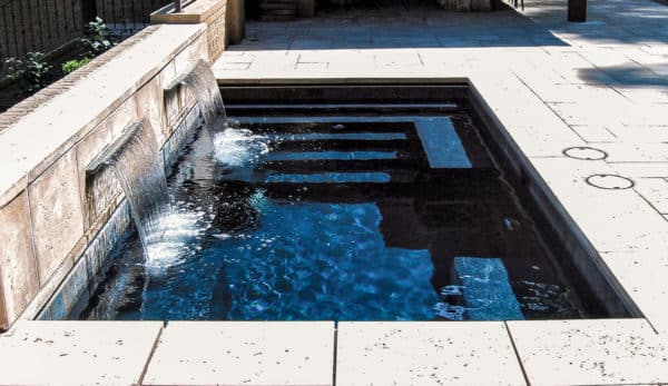 LeisurePools_Palladium_16_EbonyBlue_AU_2014-600x347