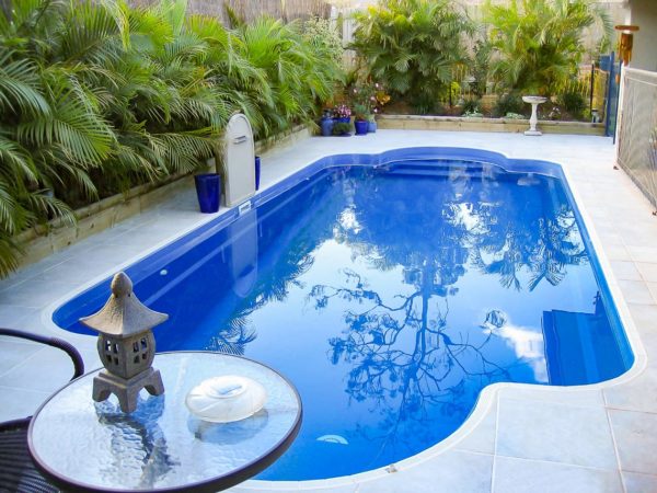 LeisurePools_Roman_23_SapphireBlue_AU_2005-600x450