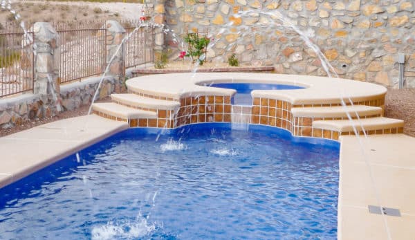 LeisurePools_Roman_28_CrystalBlue_AU_2011-600x347